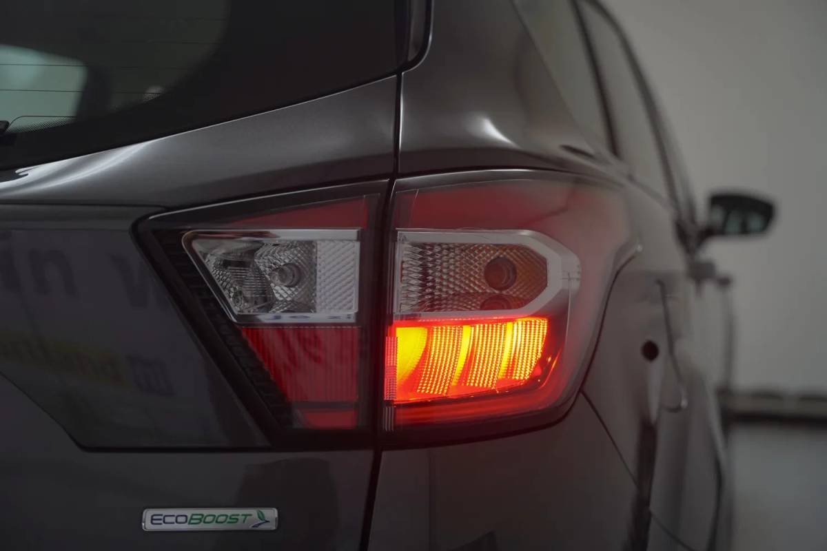 Ford Kuga Ford Kuga 1.5 EcoBoost [ Voorruitverwarming | airco | Navi ]