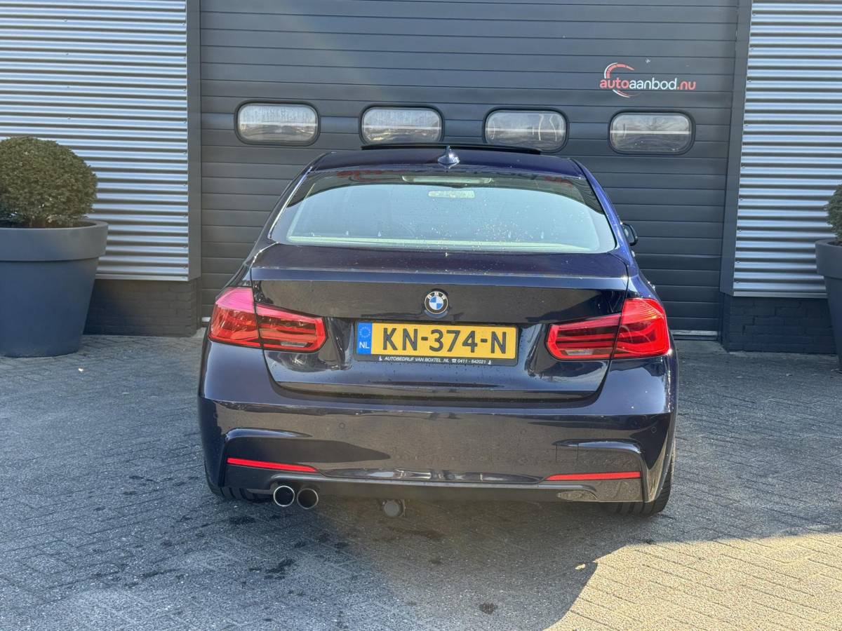 BMW 3 Serie BMW 3-serie 330e Centennial High Executive M-Sport | Panoramadak | 360* Camera | Harmon Kardon | Lederen Bekleding |