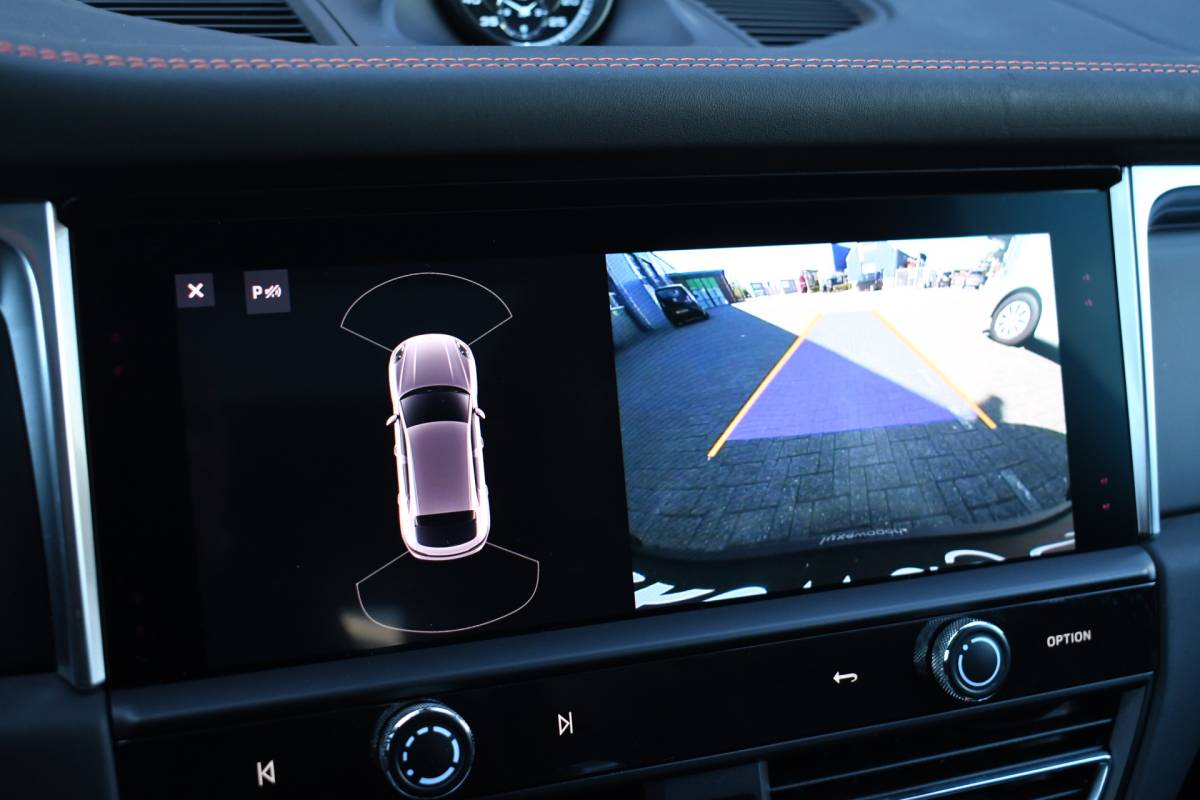 Porsche Macan Porsche Macan T 2.0 PDK Pano Luchtvering ACC Bose Papaya-orange