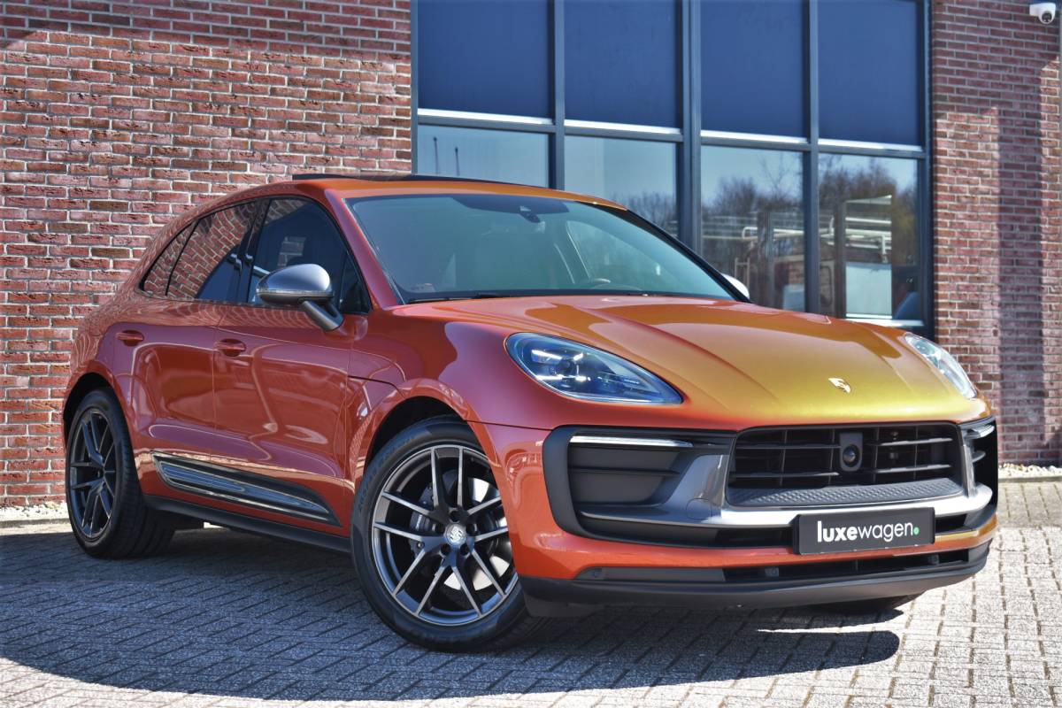 Porsche Macan Porsche Macan T 2.0 PDK Pano Luchtvering ACC Bose Papaya-orange