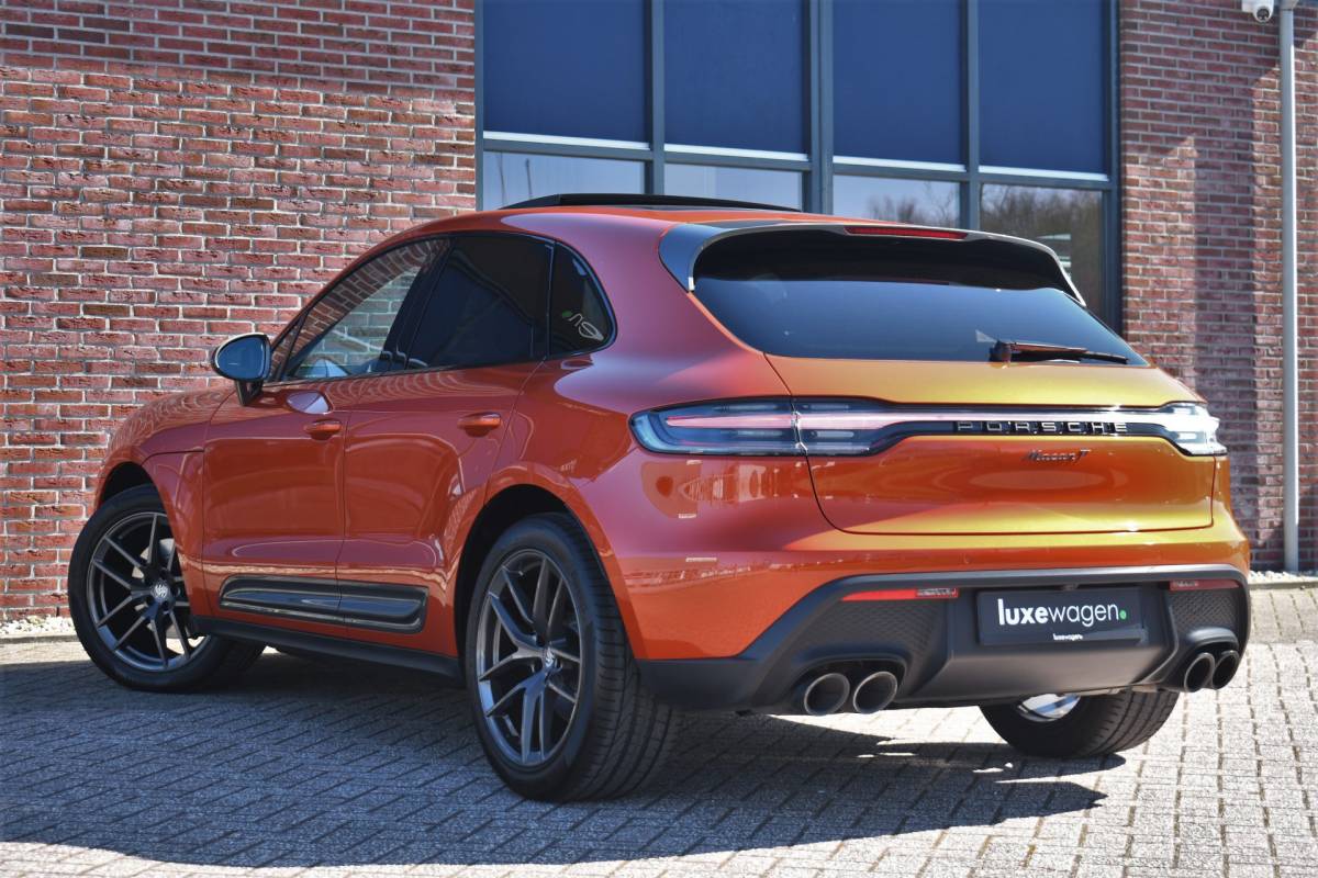 Porsche Macan Porsche Macan T 2.0 PDK Pano Luchtvering ACC Bose Papaya-orange