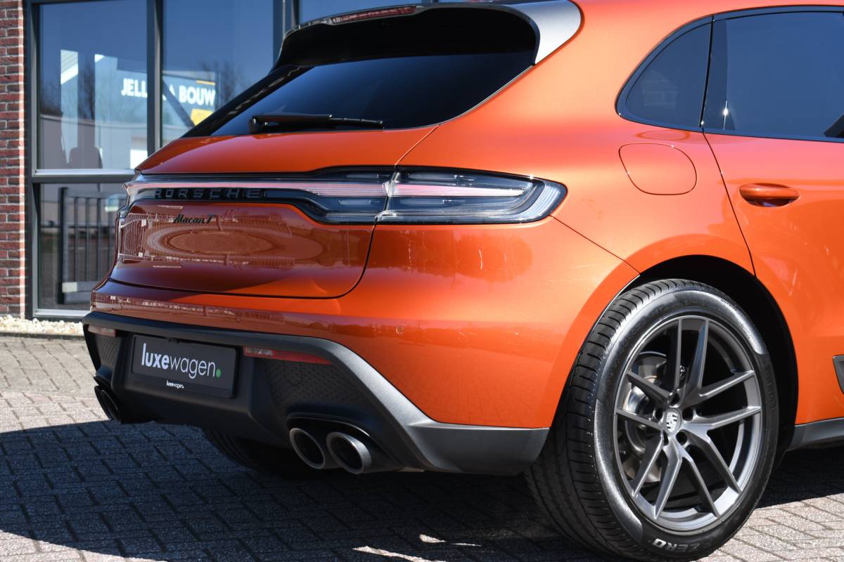 Porsche Macan Porsche Macan T 2.0 PDK Pano Luchtvering ACC Bose Papaya-orange