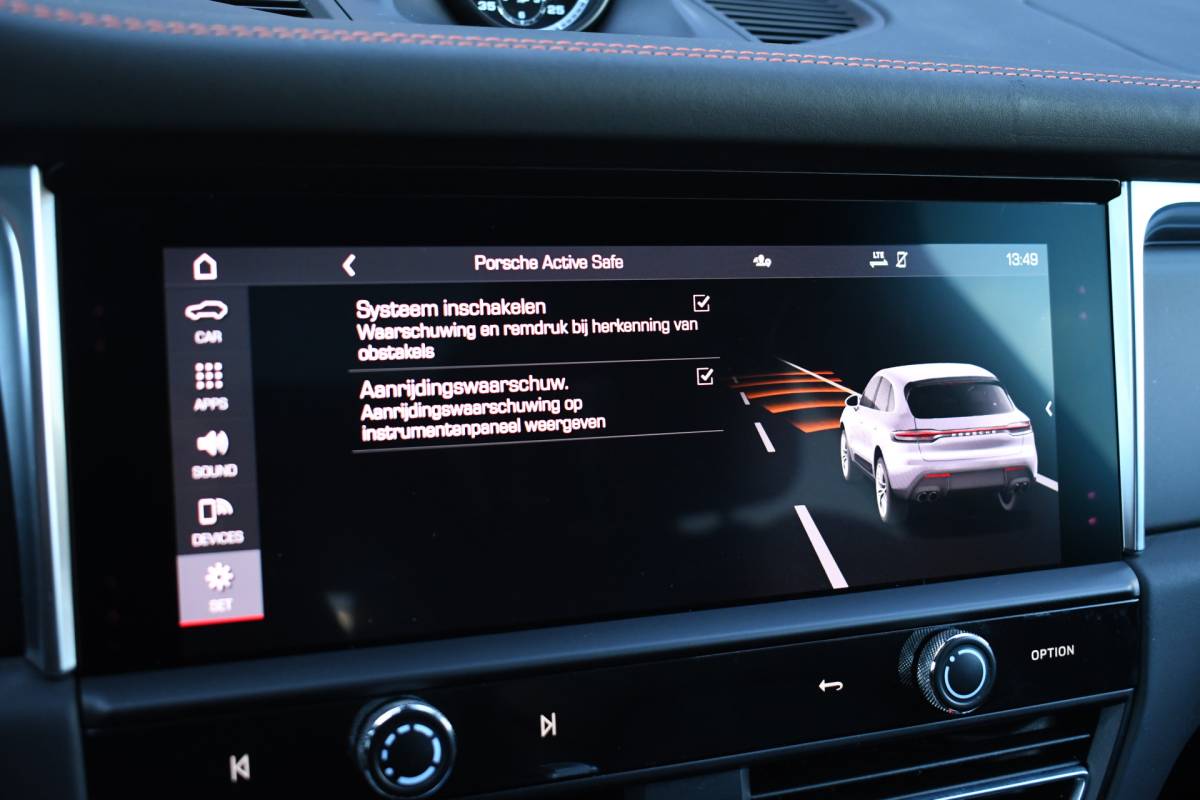 Porsche Macan Porsche Macan T 2.0 PDK Pano Luchtvering ACC Bose Papaya-orange