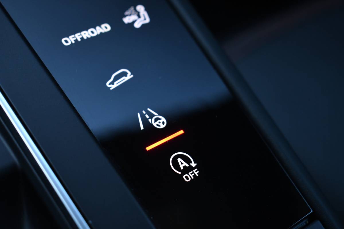 Porsche Macan Porsche Macan T 2.0 PDK Pano Luchtvering ACC Bose Papaya-orange