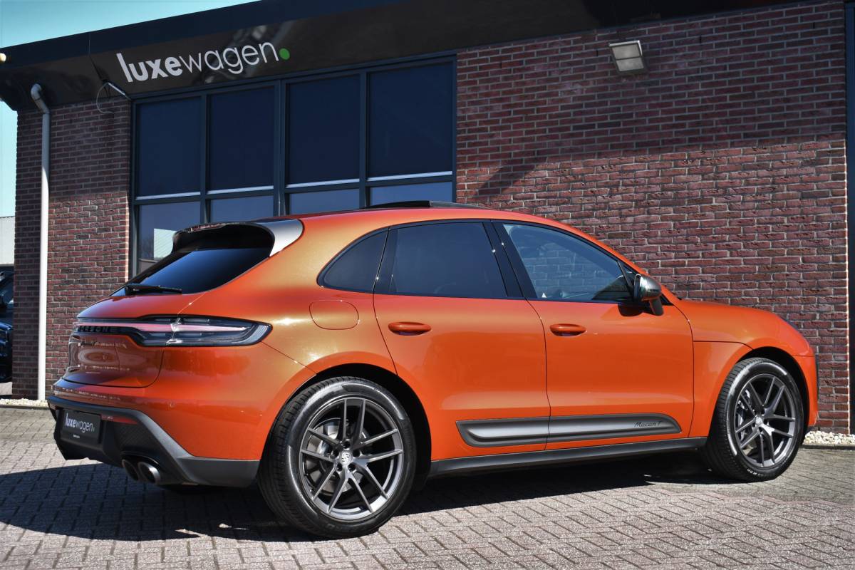 Porsche Macan Porsche Macan T 2.0 PDK Pano Luchtvering ACC Bose Papaya-orange