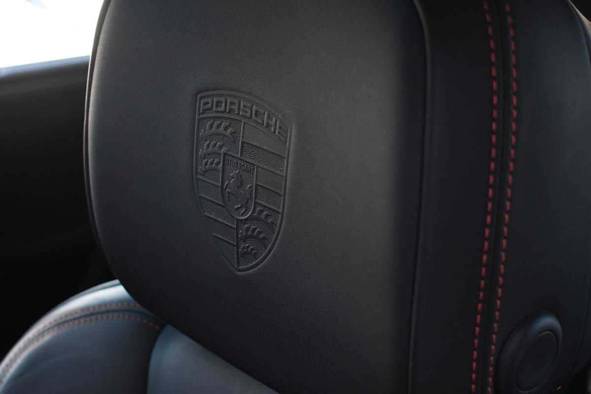 Porsche Macan Porsche Macan T 2.0 PDK Pano Luchtvering ACC Bose Papaya-orange