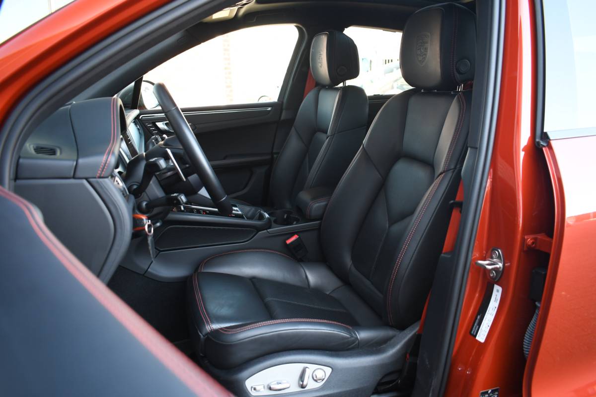 Porsche Macan Porsche Macan T 2.0 PDK Pano Luchtvering ACC Bose Papaya-orange