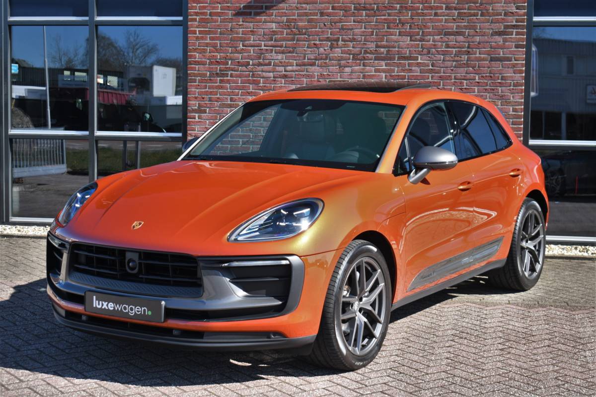 Porsche Macan Porsche Macan T 2.0 PDK Pano Luchtvering ACC Bose Papaya-orange