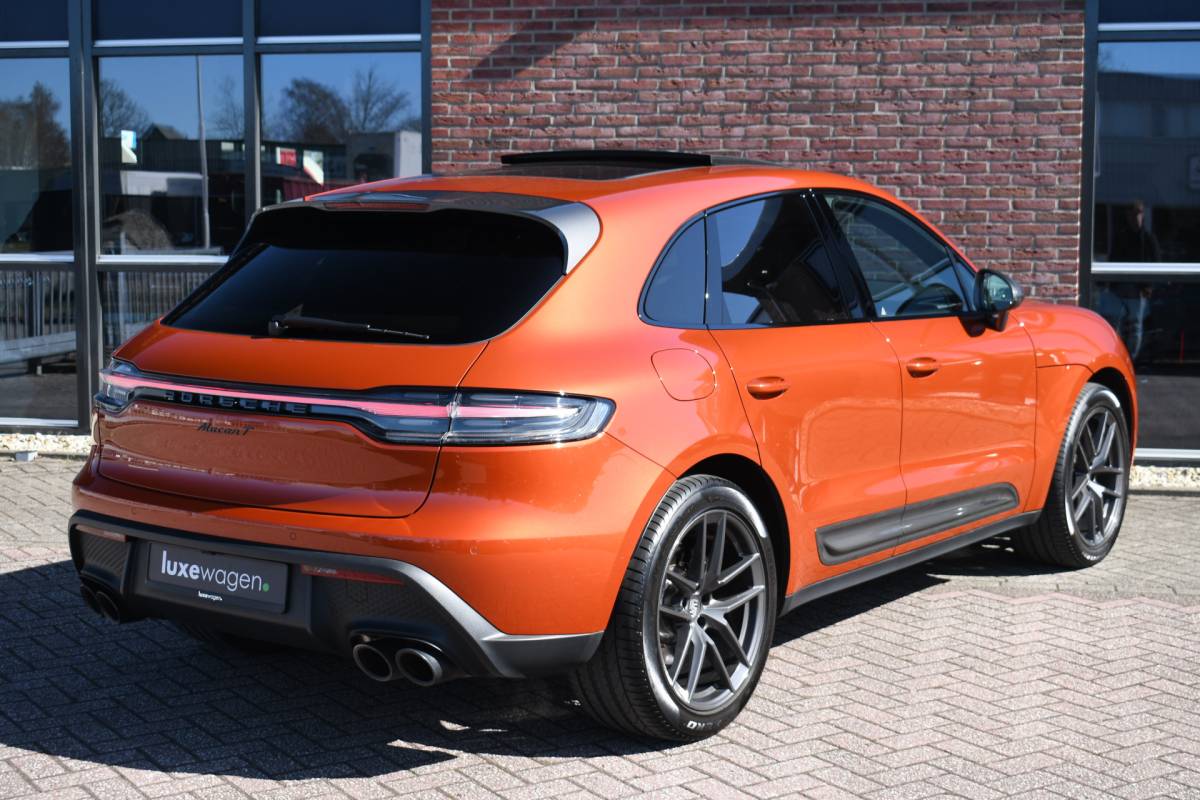 Porsche Macan Porsche Macan T 2.0 PDK Pano Luchtvering ACC Bose Papaya-orange