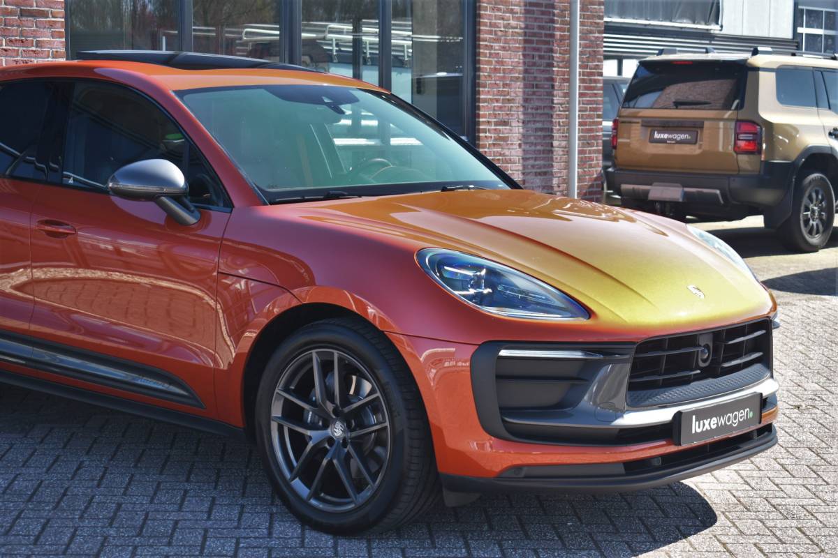 Porsche Macan Porsche Macan T 2.0 PDK Pano Luchtvering ACC Bose Papaya-orange