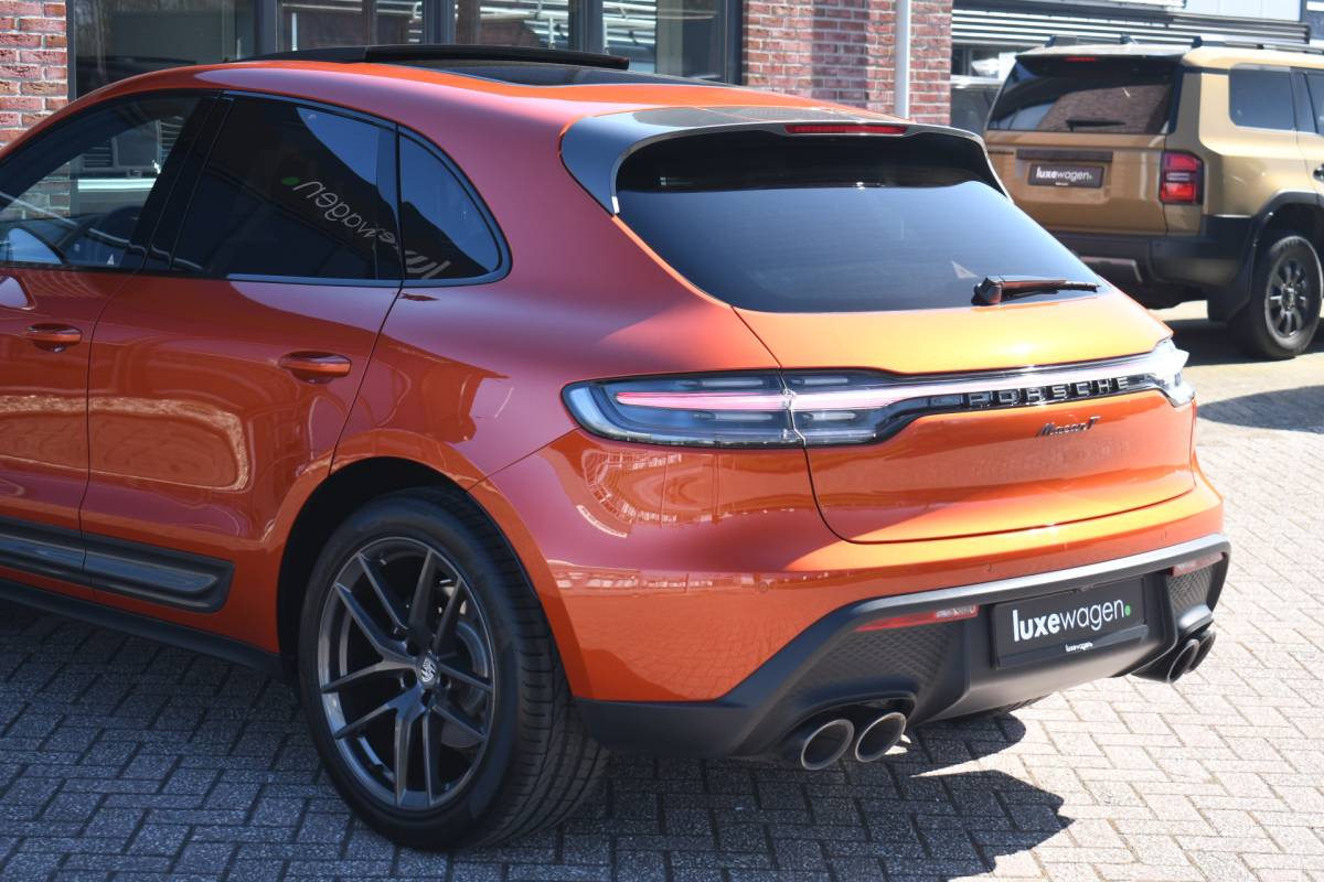 Porsche Macan Porsche Macan T 2.0 PDK Pano Luchtvering ACC Bose Papaya-orange