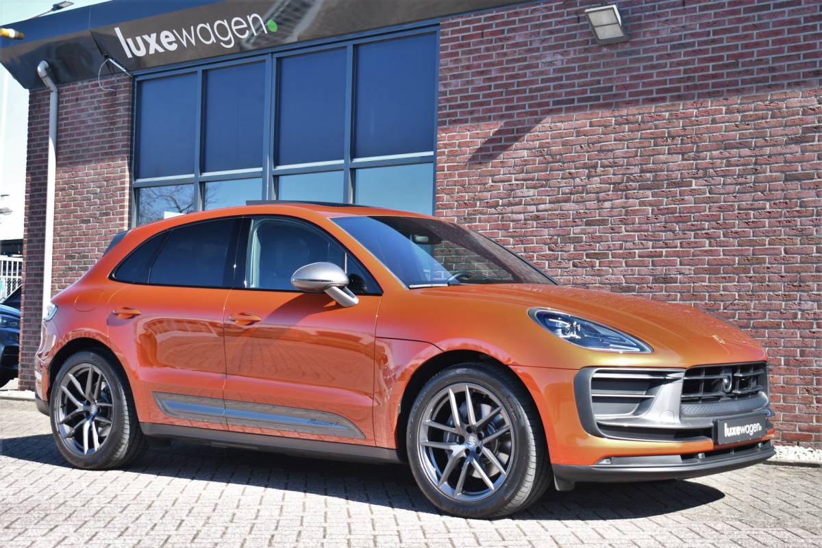 Porsche Macan Porsche Macan T 2.0 PDK Pano Luchtvering ACC Bose Papaya-orange