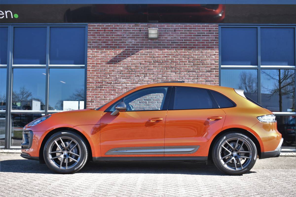 Porsche Macan Porsche Macan T 2.0 PDK Pano Luchtvering ACC Bose Papaya-orange