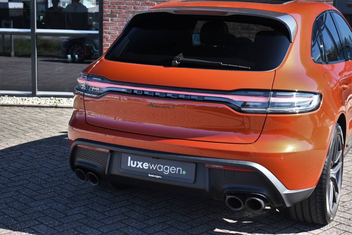 Porsche Macan Porsche Macan T 2.0 PDK Pano Luchtvering ACC Bose Papaya-orange
