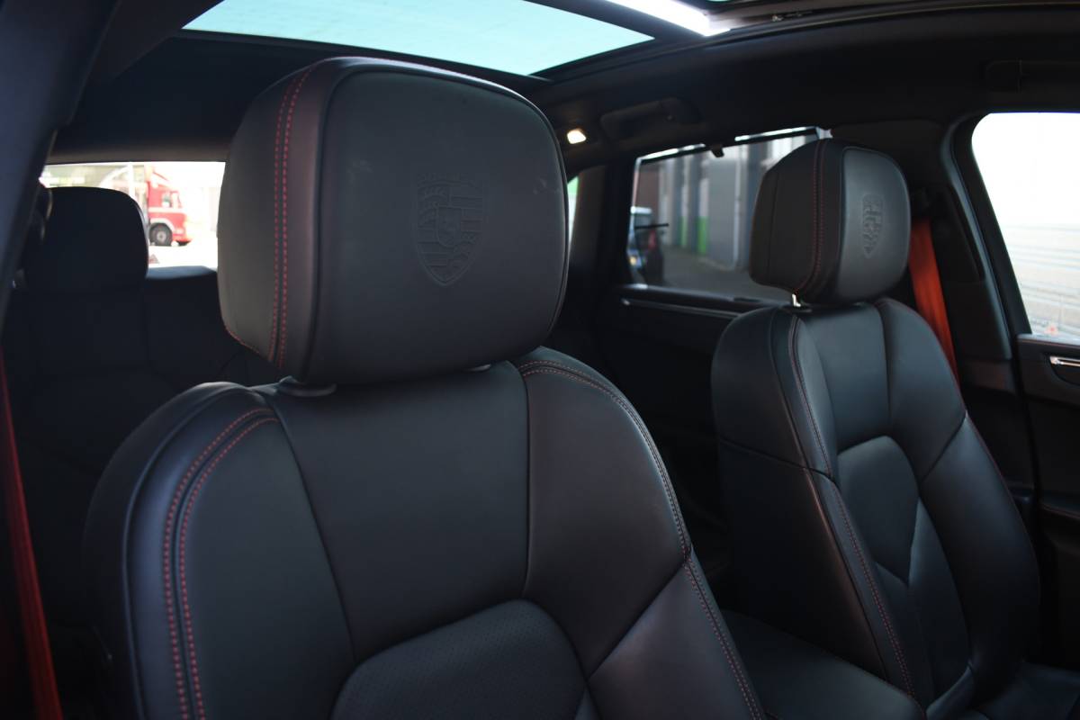 Porsche Macan Porsche Macan T 2.0 PDK Pano Luchtvering ACC Bose Papaya-orange