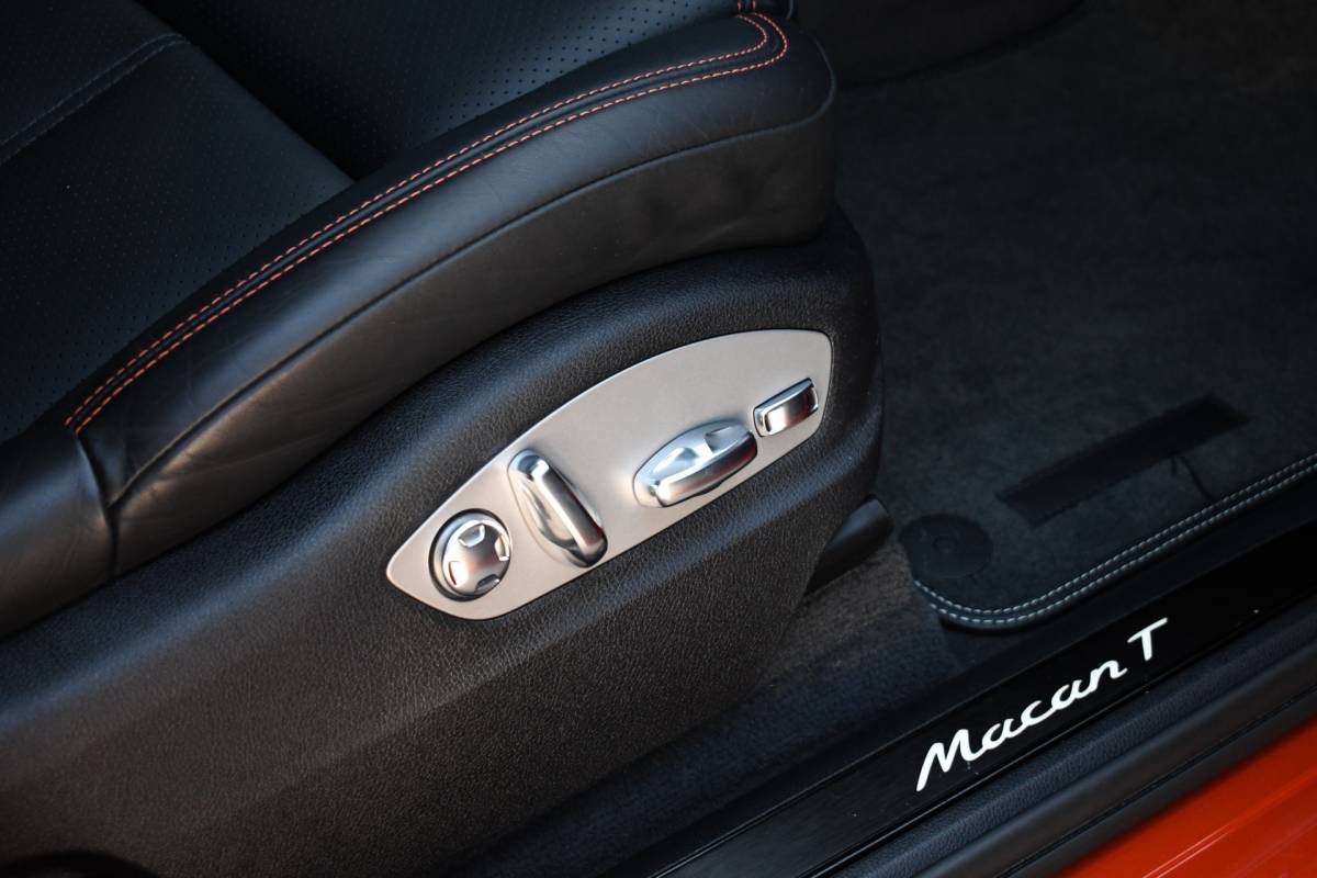 Porsche Macan Porsche Macan T 2.0 PDK Pano Luchtvering ACC Bose Papaya-orange