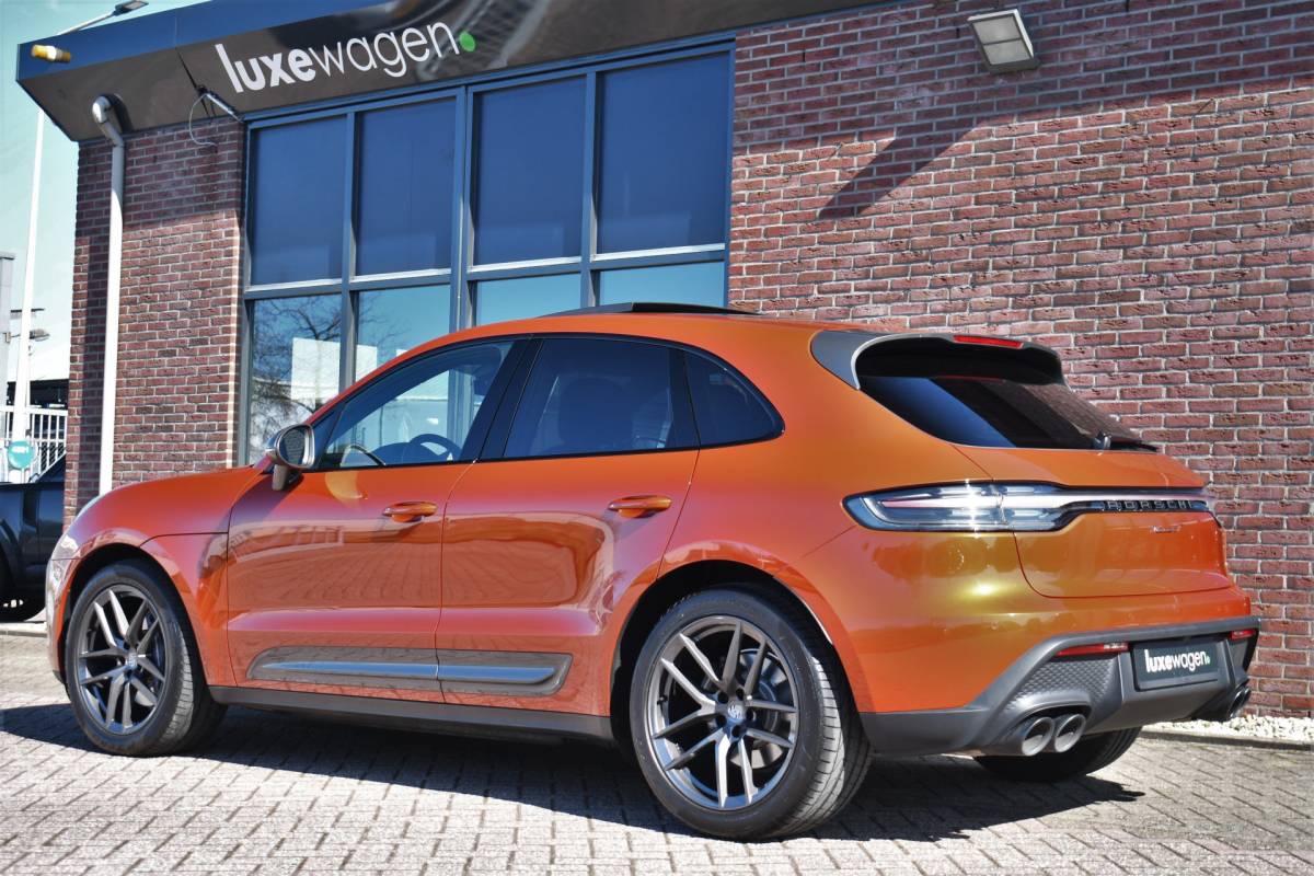 Porsche Macan Porsche Macan T 2.0 PDK Pano Luchtvering ACC Bose Papaya-orange