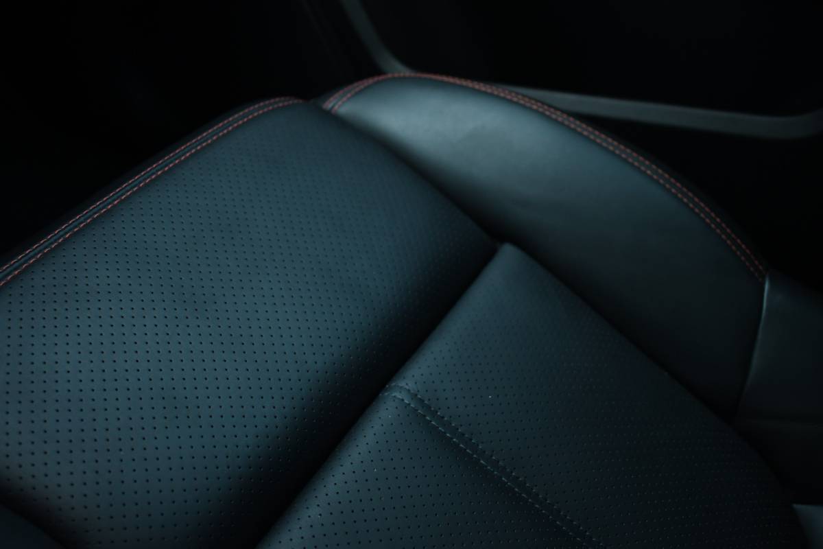 Porsche Macan Porsche Macan T 2.0 PDK Pano Luchtvering ACC Bose Papaya-orange