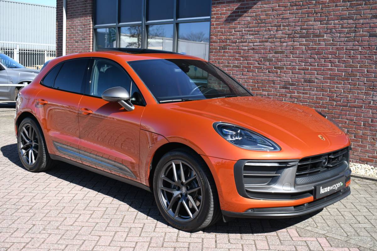 Porsche Macan Porsche Macan T 2.0 PDK Pano Luchtvering ACC Bose Papaya-orange
