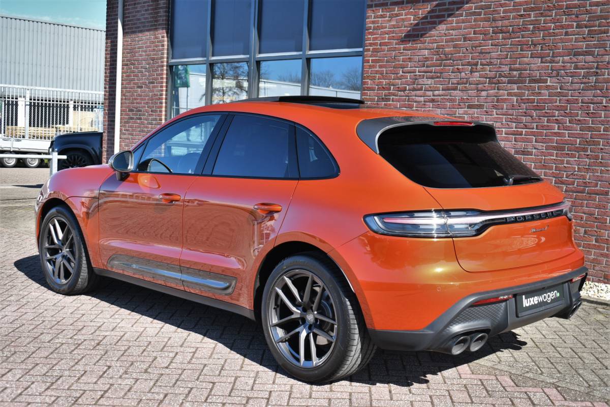 Porsche Macan Porsche Macan T 2.0 PDK Pano Luchtvering ACC Bose Papaya-orange