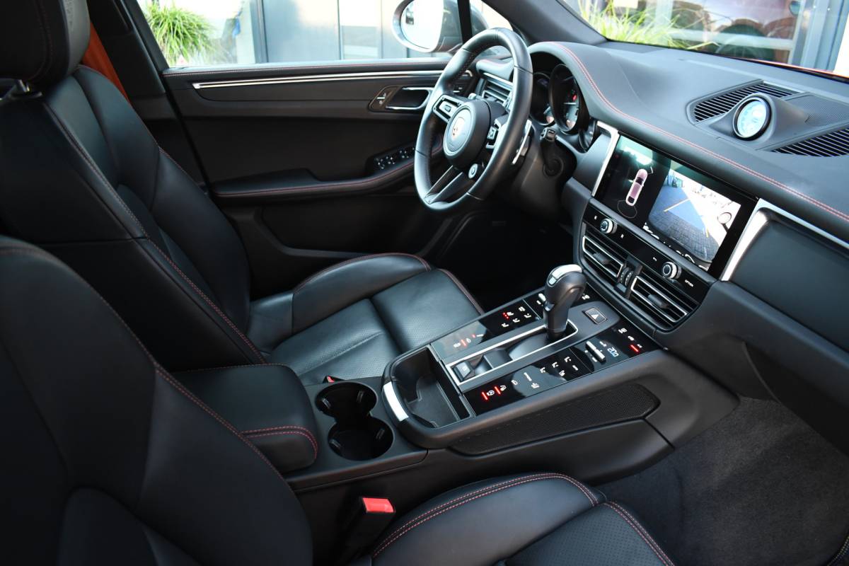 Porsche Macan Porsche Macan T 2.0 PDK Pano Luchtvering ACC Bose Papaya-orange