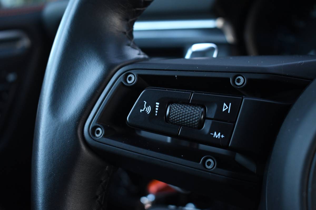 Porsche Macan Porsche Macan T 2.0 PDK Pano Luchtvering ACC Bose Papaya-orange