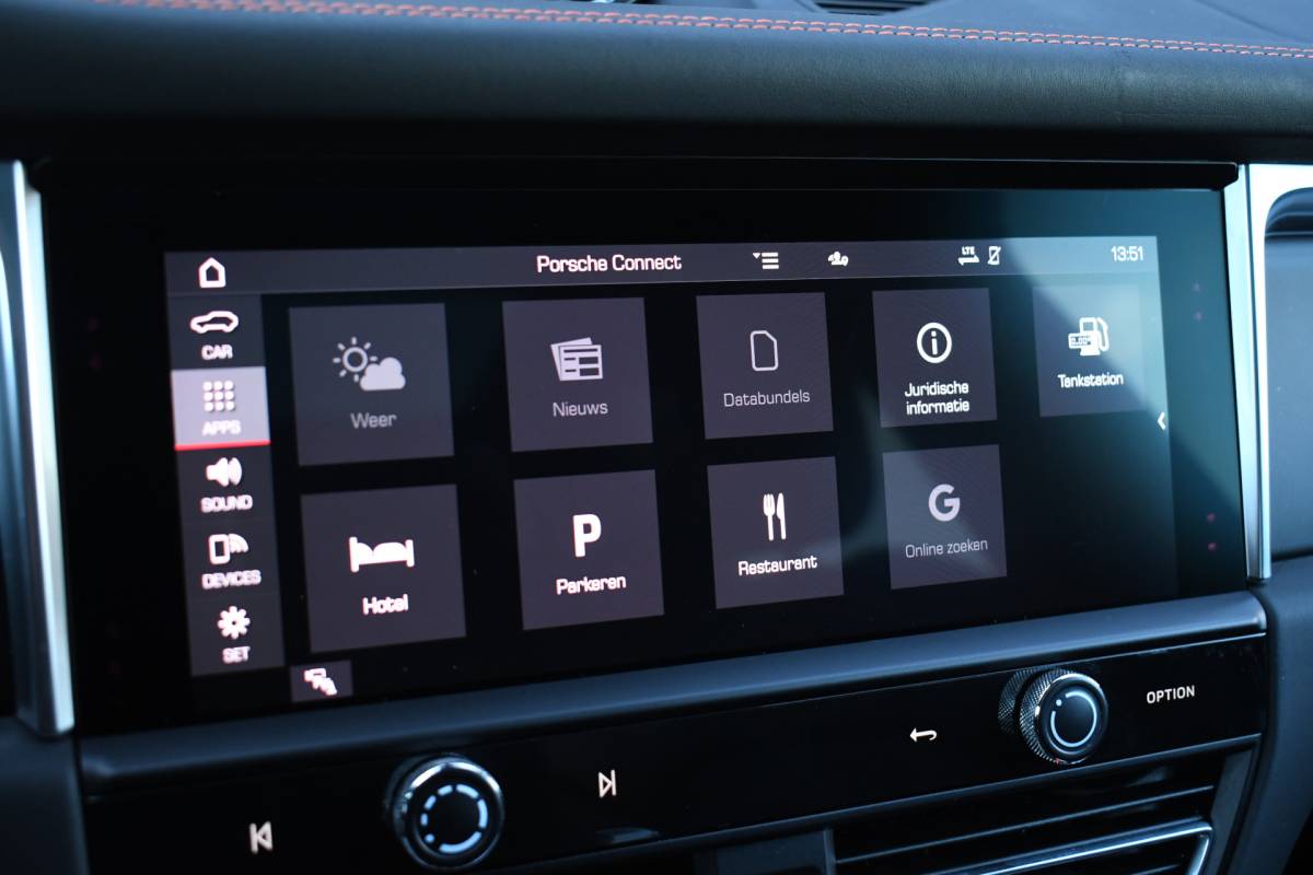 Porsche Macan Porsche Macan T 2.0 PDK Pano Luchtvering ACC Bose Papaya-orange