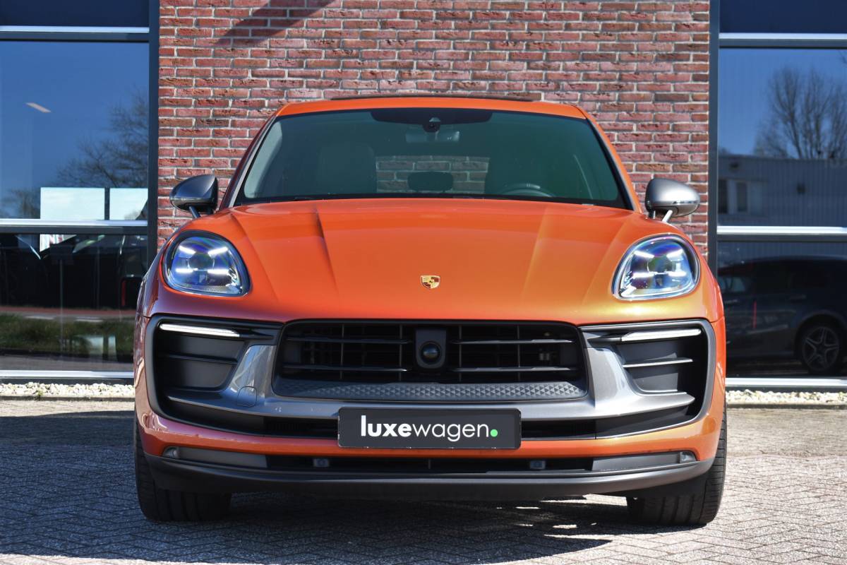 Porsche Macan Porsche Macan T 2.0 PDK Pano Luchtvering ACC Bose Papaya-orange