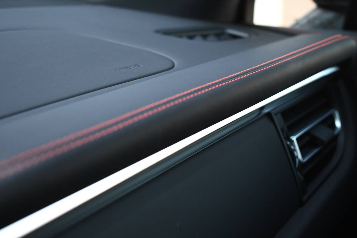 Porsche Macan Porsche Macan T 2.0 PDK Pano Luchtvering ACC Bose Papaya-orange