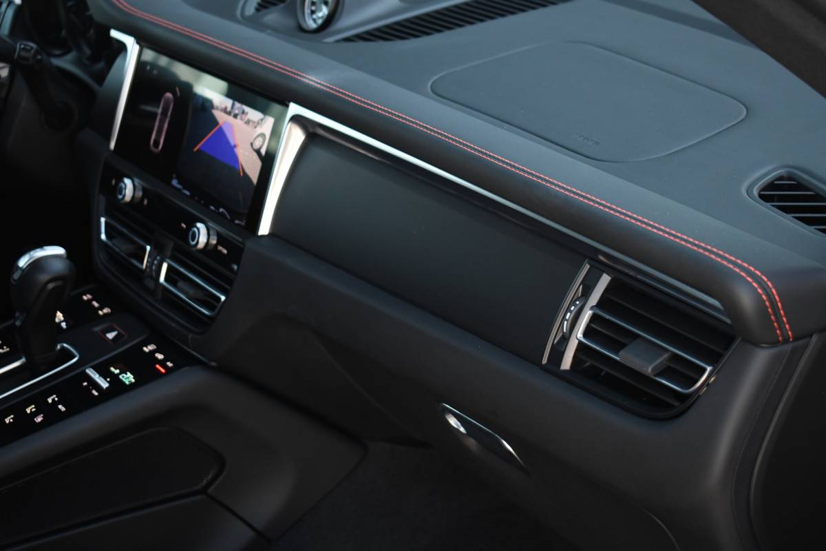 Porsche Macan Porsche Macan T 2.0 PDK Pano Luchtvering ACC Bose Papaya-orange