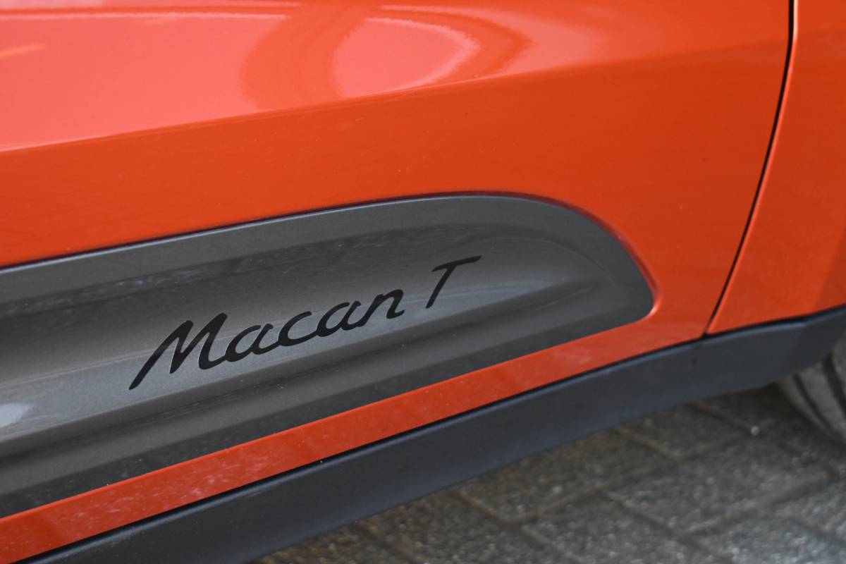Porsche Macan Porsche Macan T 2.0 PDK Pano Luchtvering ACC Bose Papaya-orange