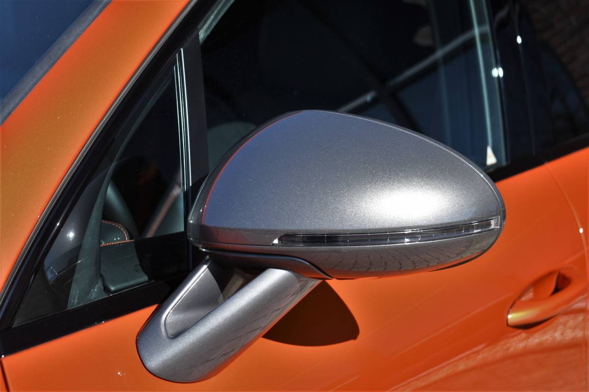 Porsche Macan Porsche Macan T 2.0 PDK Pano Luchtvering ACC Bose Papaya-orange