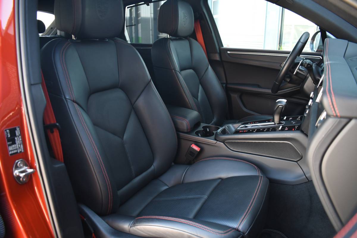 Porsche Macan Porsche Macan T 2.0 PDK Pano Luchtvering ACC Bose Papaya-orange