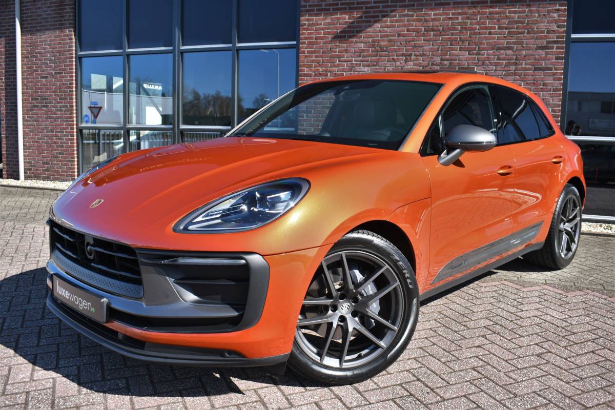 Porsche Macan Porsche Macan T 2.0 PDK Pano Luchtvering ACC Bose Papaya-orange
