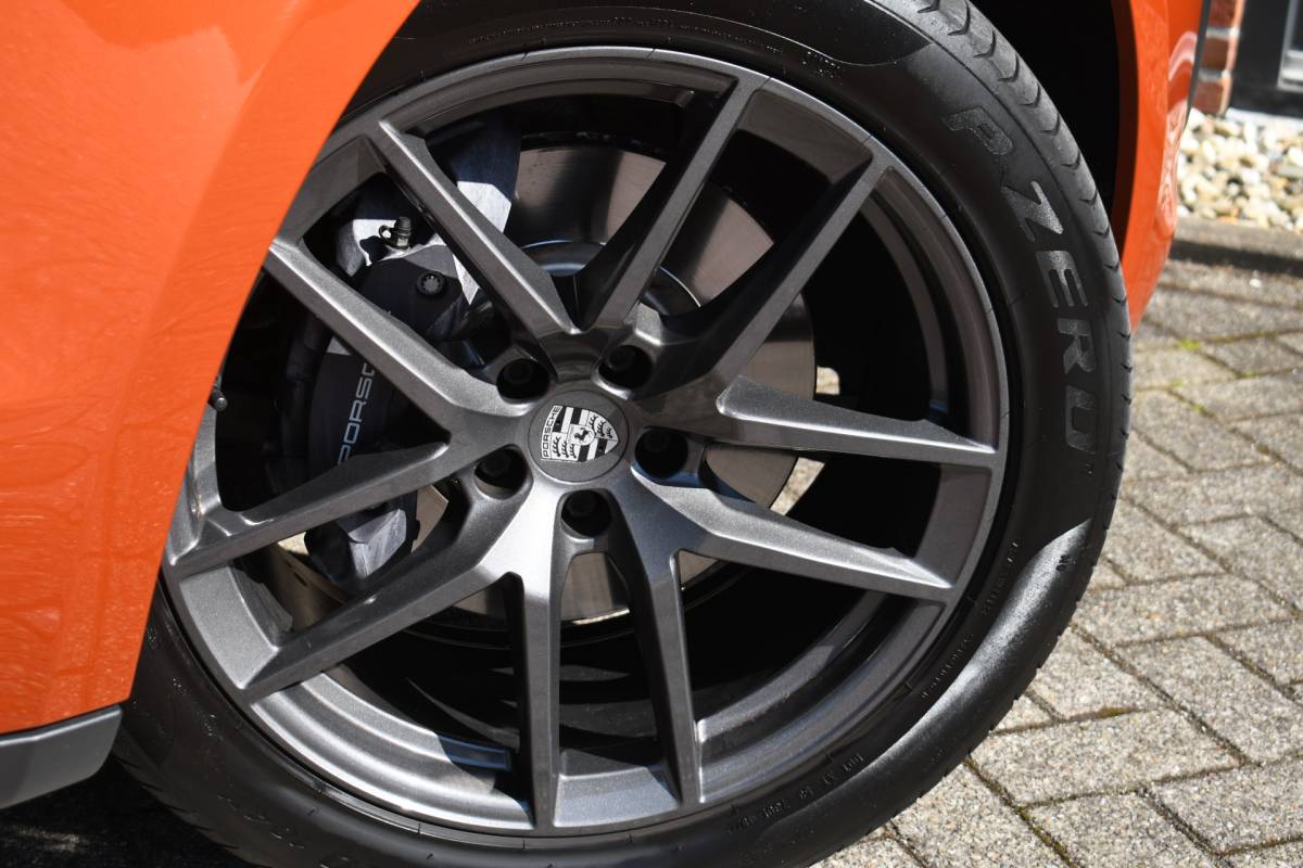 Porsche Macan Porsche Macan T 2.0 PDK Pano Luchtvering ACC Bose Papaya-orange