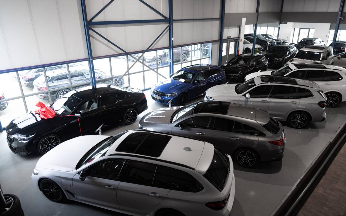 Porsche Macan Porsche Macan T 2.0 PDK Pano Luchtvering ACC Bose Papaya-orange