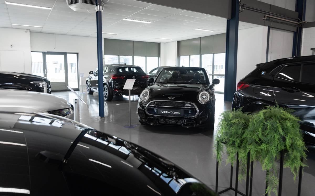 Porsche Macan Porsche Macan T 2.0 PDK Pano Luchtvering ACC Bose Papaya-orange