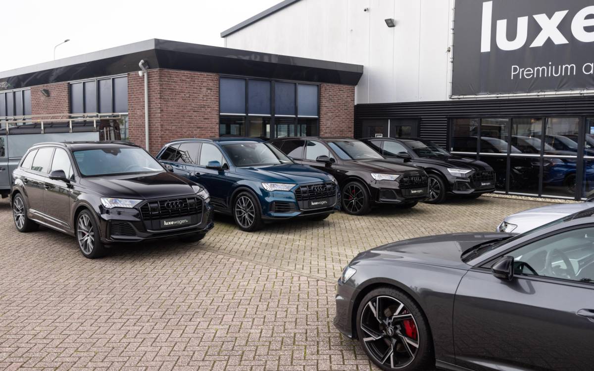 Porsche Macan Porsche Macan T 2.0 PDK Pano Luchtvering ACC Bose Papaya-orange