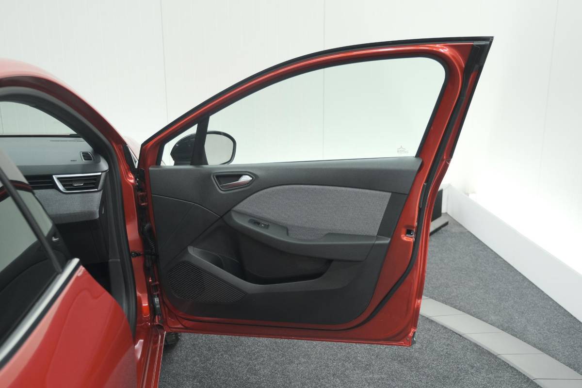 Renault Clio Renault Clio 1.6 E-Tech Full Hybrid 145 techno | 360 Camera | Bose Audio | Stoelverwarming | 9.3 Inch Groot Scherm