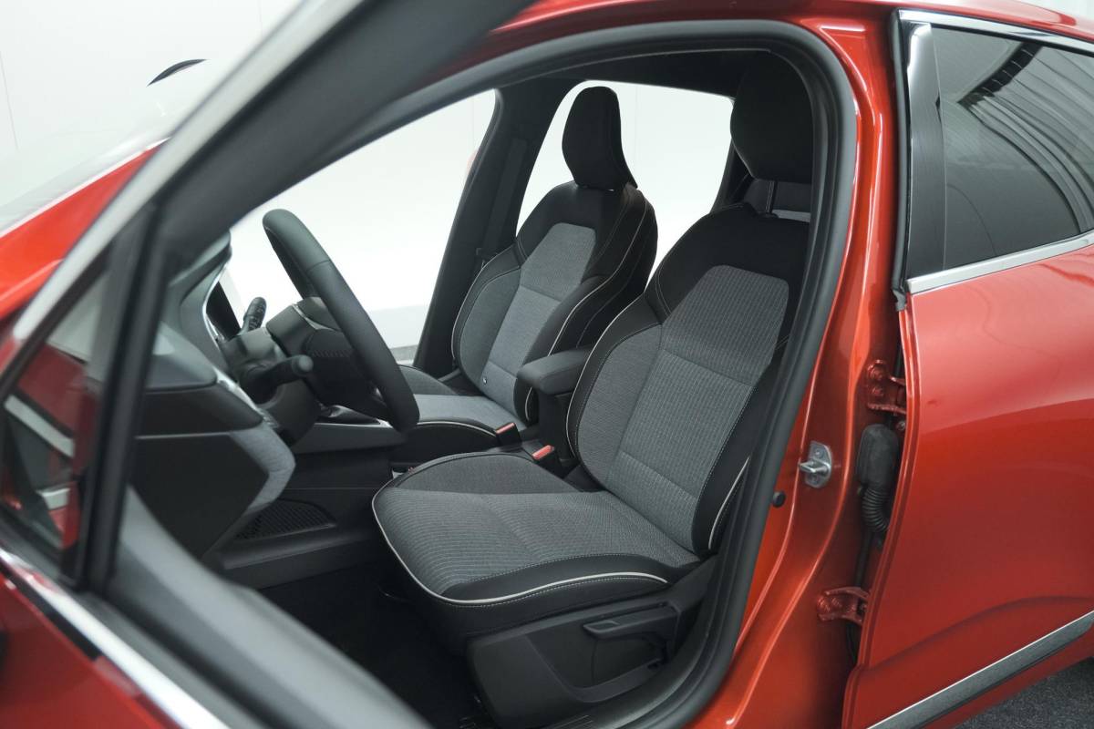 Renault Clio Renault Clio 1.6 E-Tech Full Hybrid 145 techno | 360 Camera | Bose Audio | Stoelverwarming | 9.3 Inch Groot Scherm