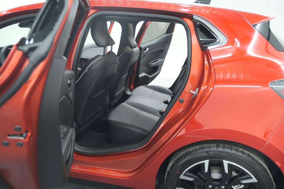 Renault Clio Renault Clio 1.6 E-Tech Full Hybrid 145 techno | 360 Camera | Bose Audio | Stoelverwarming | 9.3 Inch Groot Scherm