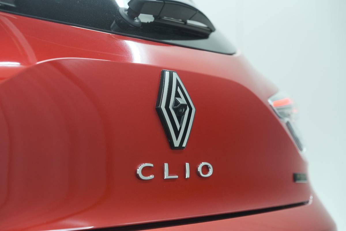 Renault Clio Renault Clio 1.6 E-Tech Full Hybrid 145 techno | 360 Camera | Bose Audio | Stoelverwarming | 9.3 Inch Groot Scherm