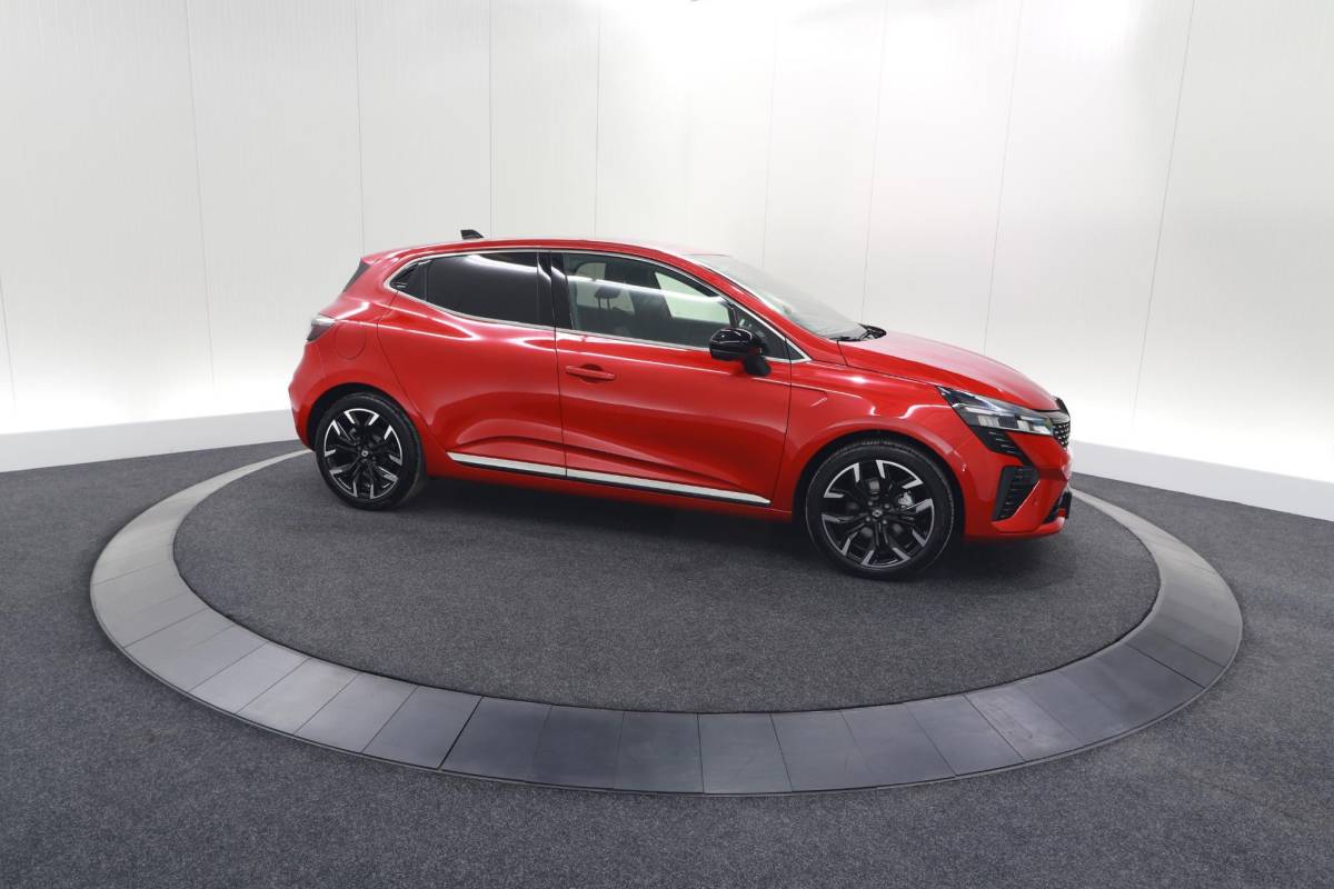 Renault Clio Renault Clio 1.6 E-Tech Full Hybrid 145 techno | 360 Camera | Bose Audio | Stoelverwarming | 9.3 Inch Groot Scherm