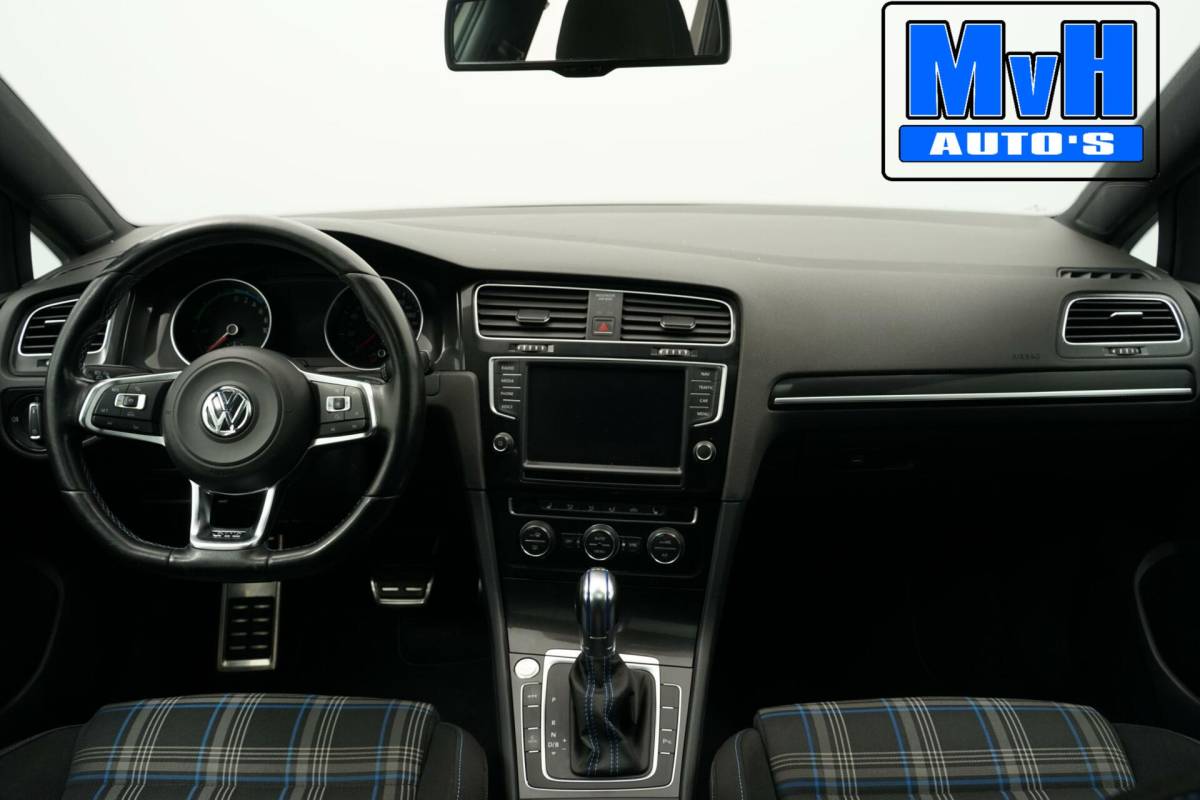 Volkswagen Golf Volkswagen Golf 1.4 TSI GTE|PANO|CAMERA|TREKHAAK|CARPLAY|NAP