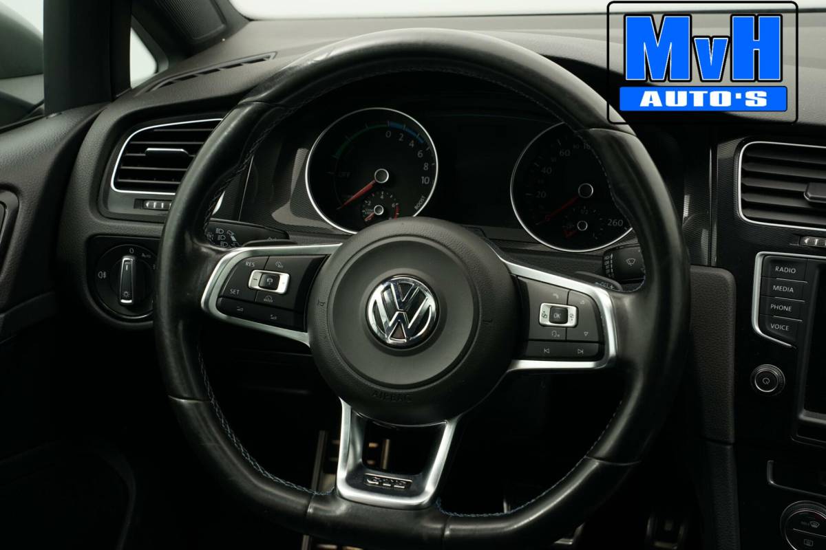 Volkswagen Golf Volkswagen Golf 1.4 TSI GTE|PANO|CAMERA|TREKHAAK|CARPLAY|NAP