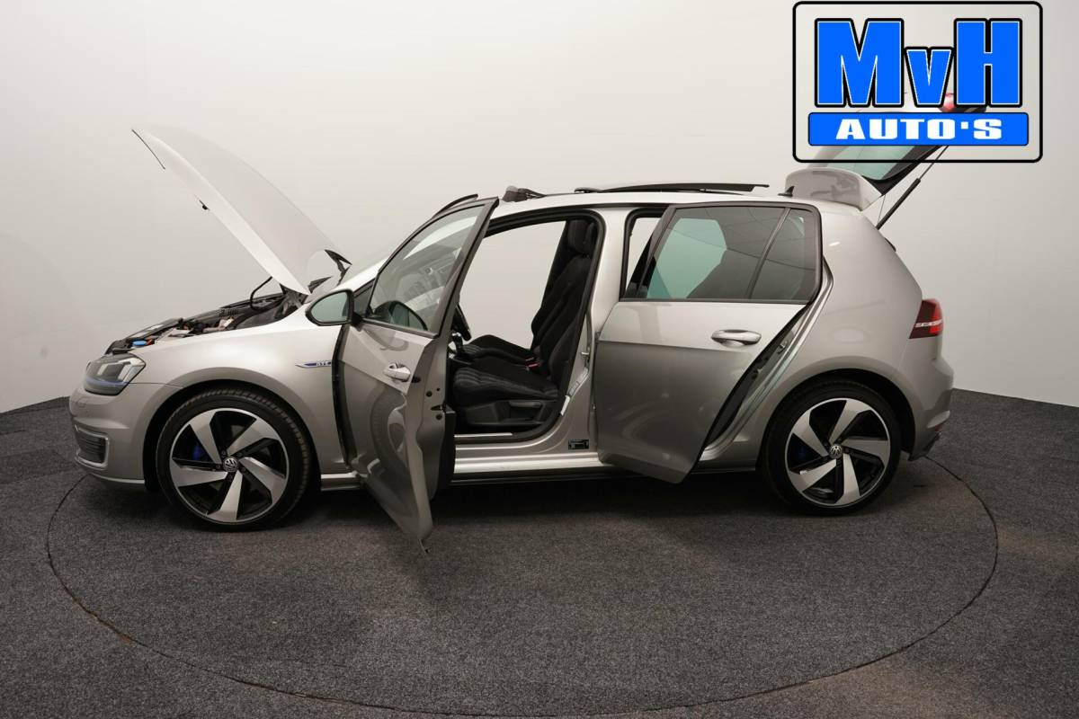 Volkswagen Golf Volkswagen Golf 1.4 TSI GTE|PANO|CAMERA|TREKHAAK|CARPLAY|NAP