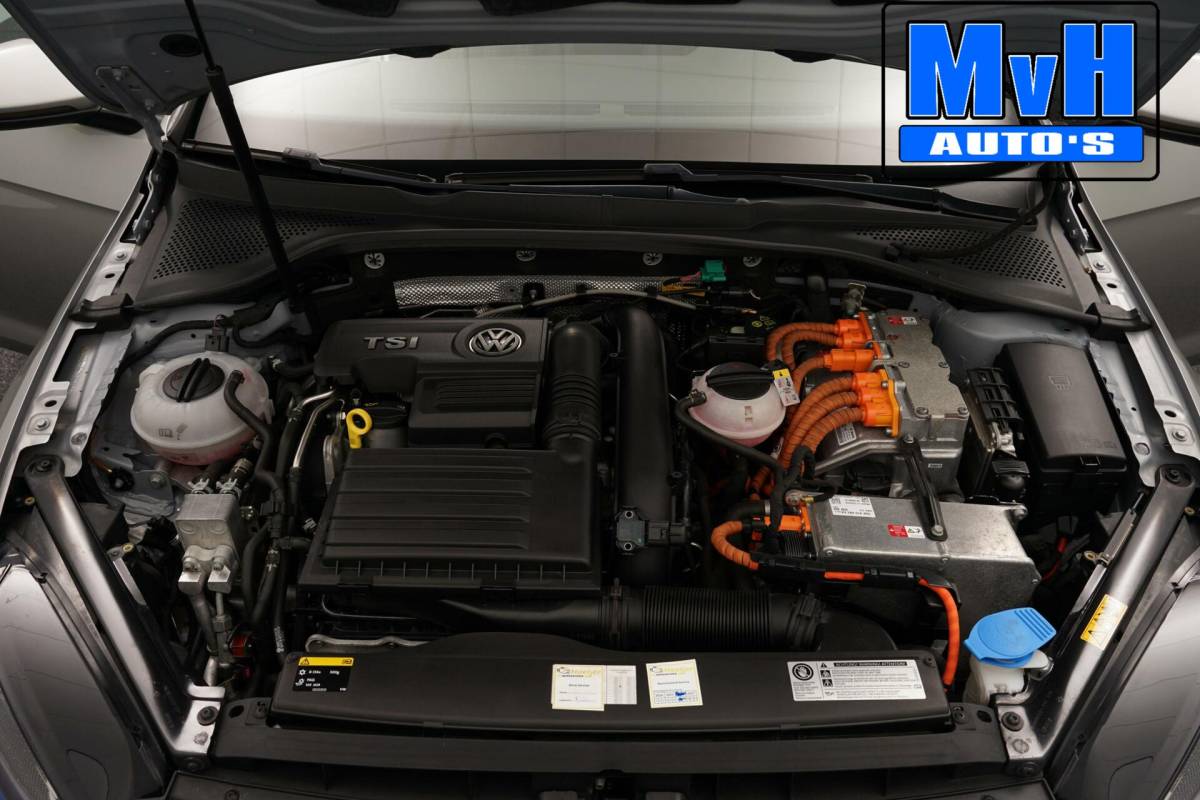 Volkswagen Golf Volkswagen Golf 1.4 TSI GTE|PANO|CAMERA|TREKHAAK|CARPLAY|NAP