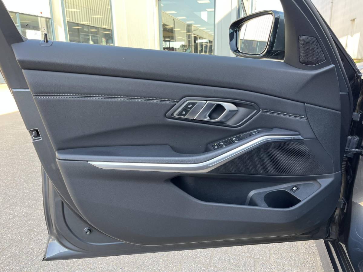 BMW 3 Serie BMW 3-serie 330e | Navi/Adapt.Cruise/PDC V+A/Clima/17″/Apple CarPlay-Android Auto