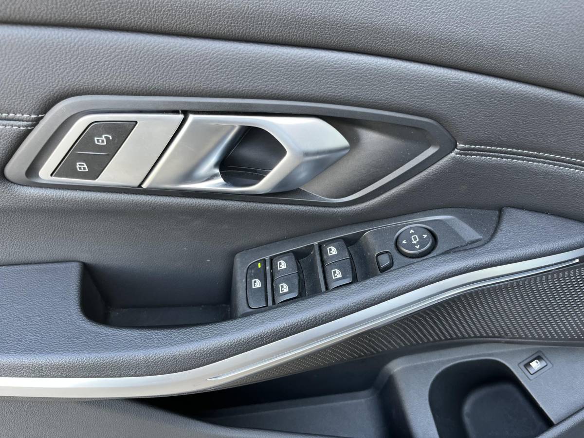 BMW 3 Serie BMW 3-serie 330e | Navi/Adapt.Cruise/PDC V+A/Clima/17″/Apple CarPlay-Android Auto