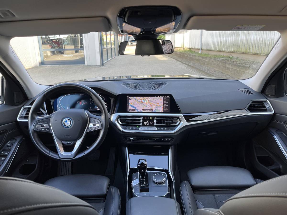 BMW 3 Serie BMW 3-serie 330e | Navi/Adapt.Cruise/PDC V+A/Clima/17″/Apple CarPlay-Android Auto